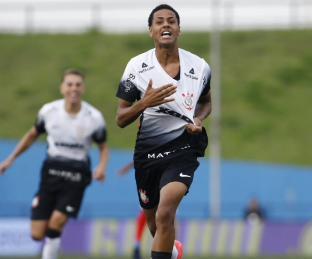 Denner marcou o segundo gol do Corinthians na vit�ria contra o Rio Branco