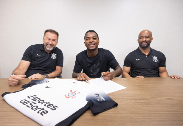 Corinthians confirma compra de Cacá