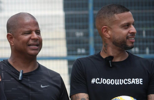 Marcelinho Carioca ao lado do filho Lucas Surcin, novo analista de desempenho da base do Corinthians