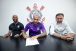 Corinthians oficializa renova��o de empr�stimo com Maycon; veja novo v�nculo