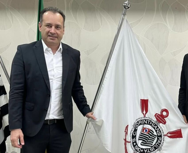 Diretor do Corinthians se pronuncia sobre suspens�o de vota��o de impeachment