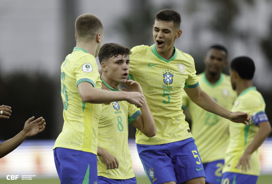 PERDE A VAGA? Bidon falha na Seleção; Raniele e Martinez ganham minutos e contestam titularidade do meia
