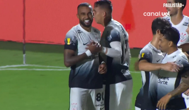 Alex Santana marca o gol da vit�ria do Corinthians sobre o Novorizontino