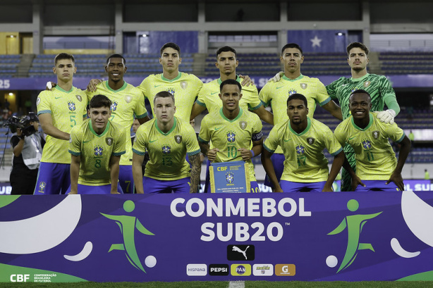 Felipe Longo e Breno Bidon foram titulares em vitória da Seleção Brasileira