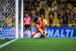 Hugo Souza defende quinto p�nalti pelo Corinthians; relembre as cobran�as