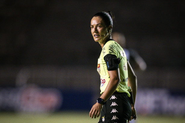 Equipe masculina do Corinthians nunca perdeu sob o apito de Daiane Muniz