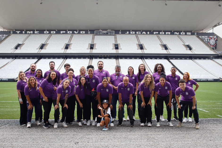 Basquete Feminino do Corinthians reunido na apresentação de 2025 na Neo Química Arena
