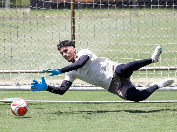 Matheus Corrêa valoriza presença de executivo profissional e comenta momento no Sub-20