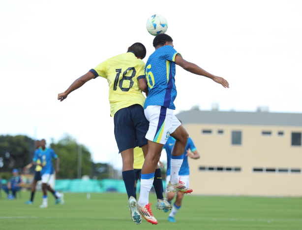 Denner foi titular na lateral esquerda da Seleção Brasileira Sub-17