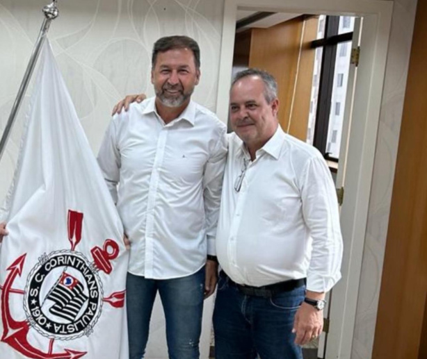 Ricardo Jorge ao lado de Augusto Melo na sala presidencial do Parque São Jorge