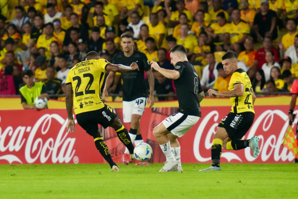 Corinthians marcou gols em 25 jogos consecutivos até a derrota por 3 a 0 sobre o Barcelona