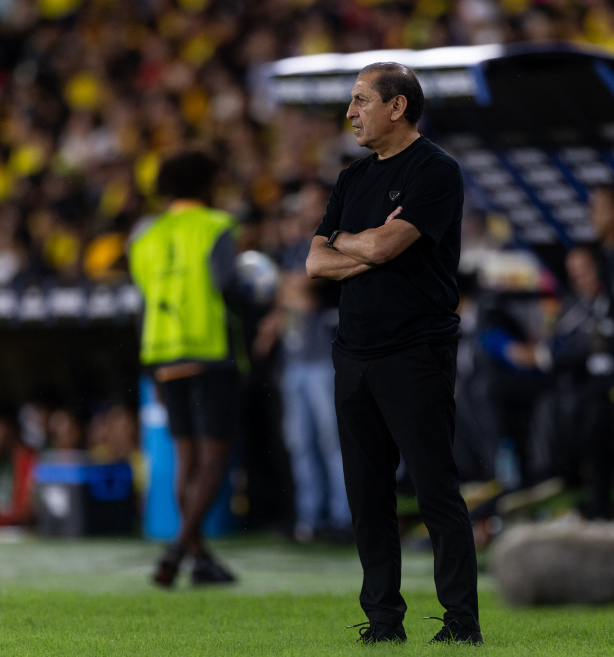 Ramón Díaz na beirada de campo contra o Barcelona
