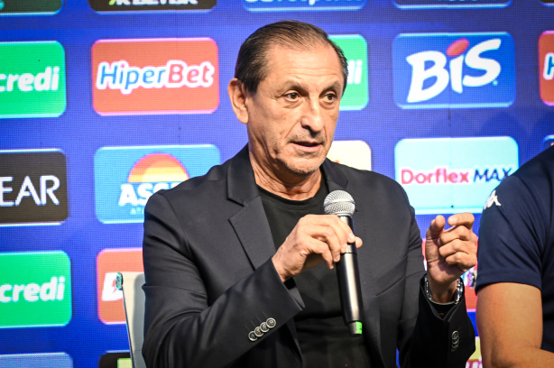 Ramón Díaz fará sua primeira final no comando do Corinthians