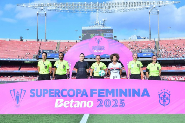 Corinthians e S�o Paulo se enfrentaram no Morumbi pela final da Supercopa Feminina