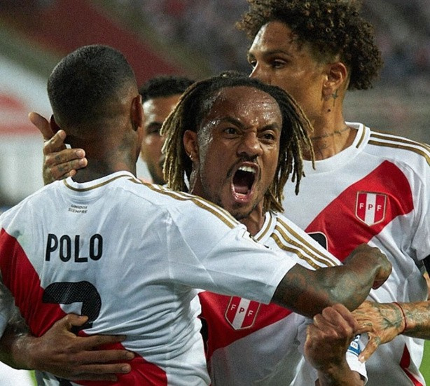 André Carrillo voltou com vitória pela Seleção Peruana
