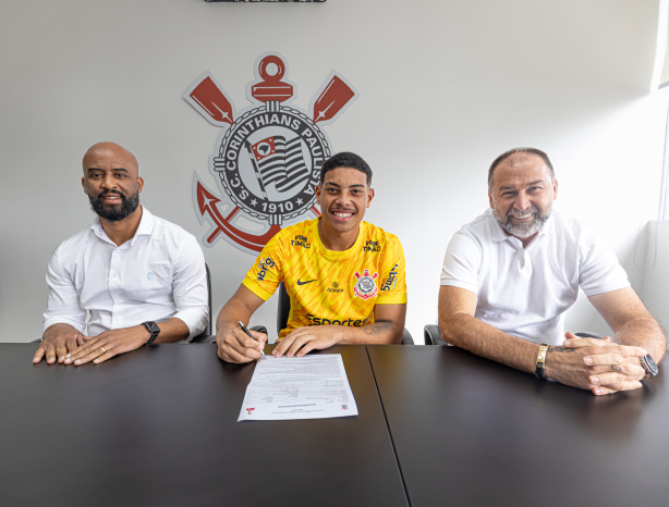 Kau� assinou a renova��o de contrato com o Corinthians