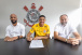 Corinthians renova com jovem goleiro e define multa milion�ria; saiba mais