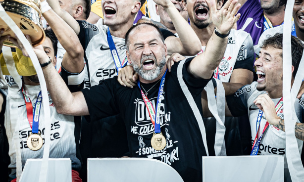 Augusto Melo comemora primeiro título do Corinthians em sua gestão