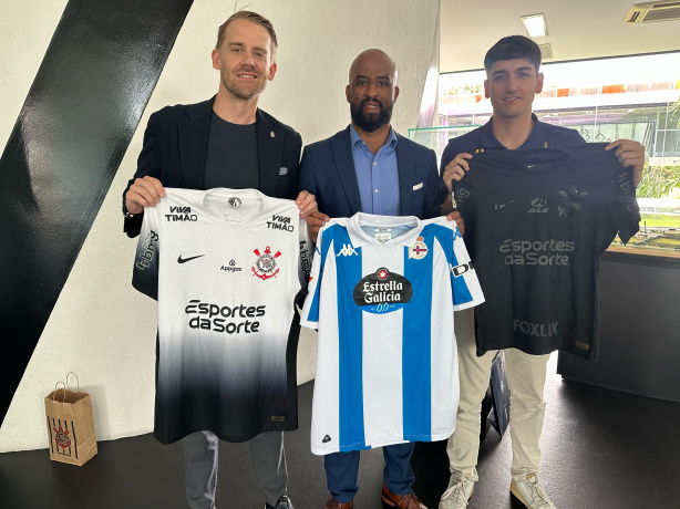 Os dirigentes do Deportivo La Coruña tiveram conversas sobre comunicação e marketing com o Corinthians
