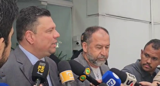 Ricardo Cury, advogado do presidente, e Augusto Melo falaram com a imprensa ap�s a oitiva