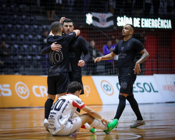 Corinthians não marcava seis gols na LNF desde 2023