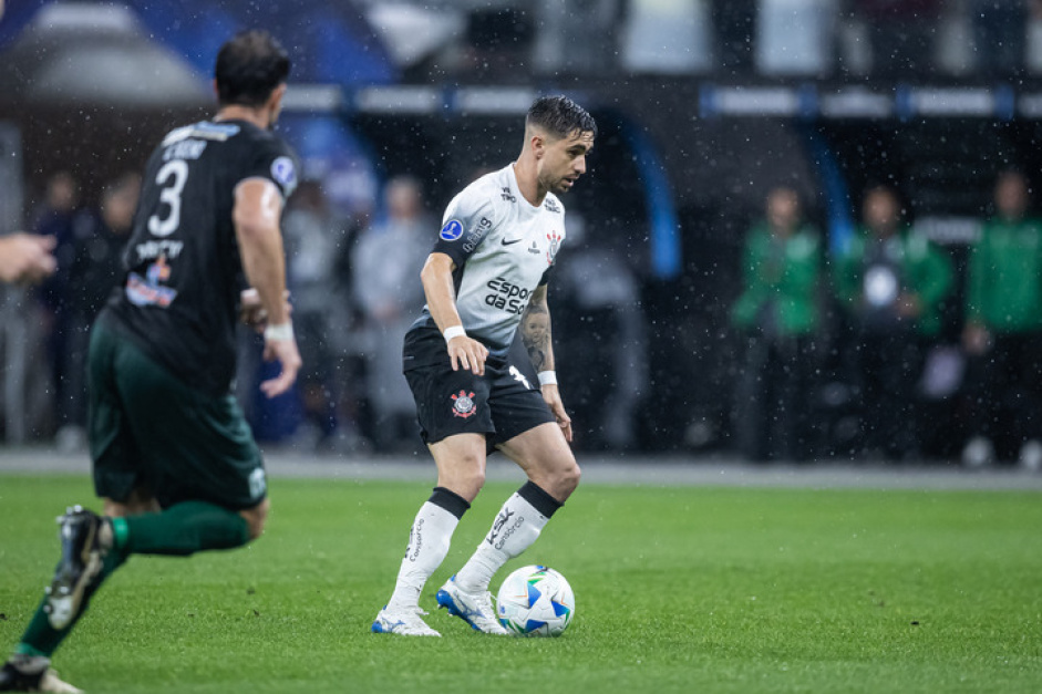 Igor Coronado em ao contra o Racing, do Uruguai