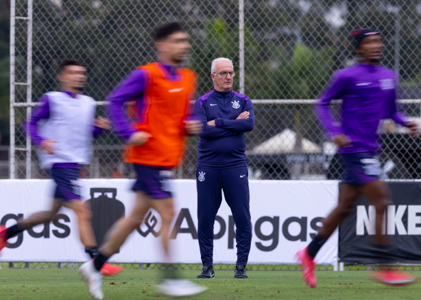 Dorival J�nior comanda primeira atividade no CT do Corinthians