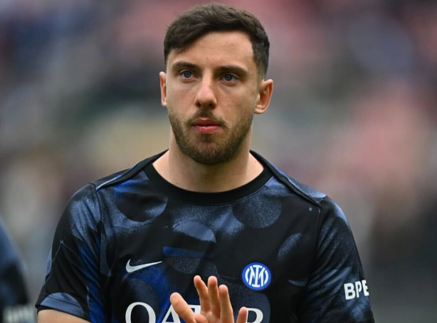 Lateral-esquerdo cita o Corinthians em entrevista ap�s semifinal da Champions League