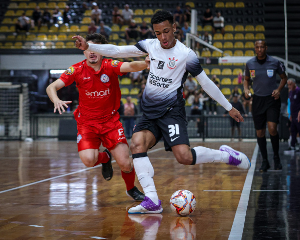 Maicon em ação pelo Corinthians diante do Indaiatuba Futsal
