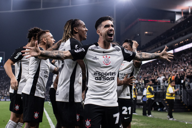 Igor Coronado fechou o placar na vitória sobre o Internacional, por 4 a 2
