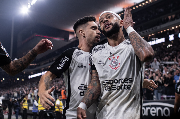Memphis foi um dos destaques na vitória do Corinthians sobre o Internacional
