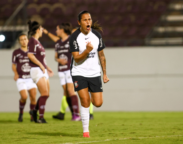 Vic Albuquerque marcou o gol que garantiu a equipe alvinegra no G-4 da competi��o nacional