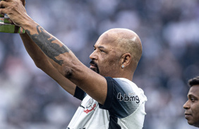 Dinei rebate nota do Corinthians e afirma ter feito denncia com apoio de profissional do clube