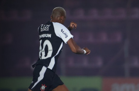 Jhonson d show e marca trs gols na vitria do Corinthians contra o Sport