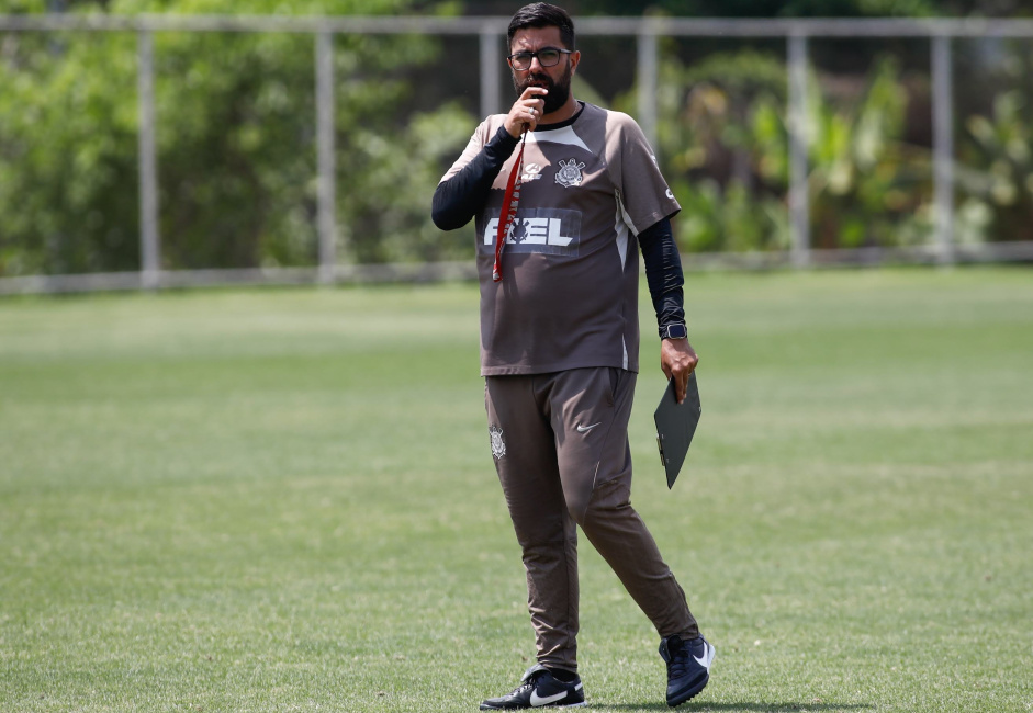 Raphael Laruccia comanda o Corinthians Sub-17