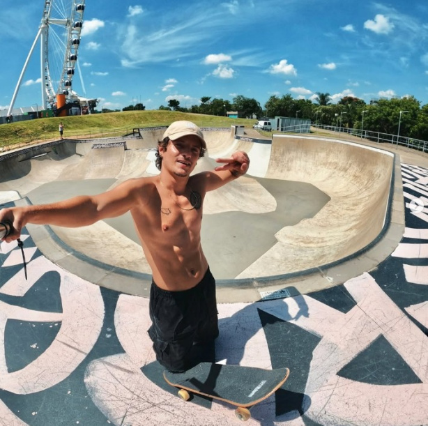 Vinicios Sardi � do Corinthians e campe�o no Skate Total Urbe em Florian�polis