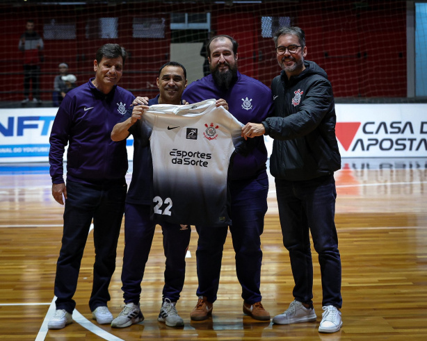 Deividy Hadson � homenageado pelo Corinthians