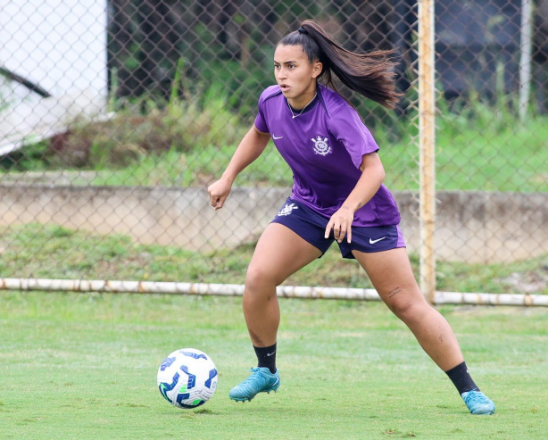 Mariza comenta crescimento do Corinthians e revela segredo para boa resistência em campo