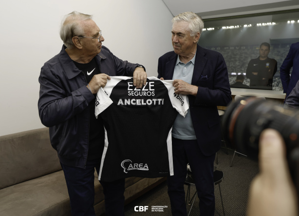 Ancelotti presente em um camarote na Neo Química Arena