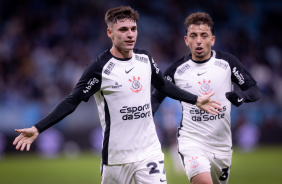 Breno Bidon marca o gol do Corinthians na partida contra o Grmio