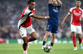 Jurrien Timber atuando com a camisa do Arsenal, da Inglaterra, na ltima temporada