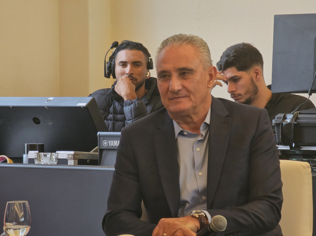 Tite durante o evento Reencontro de Gigantes