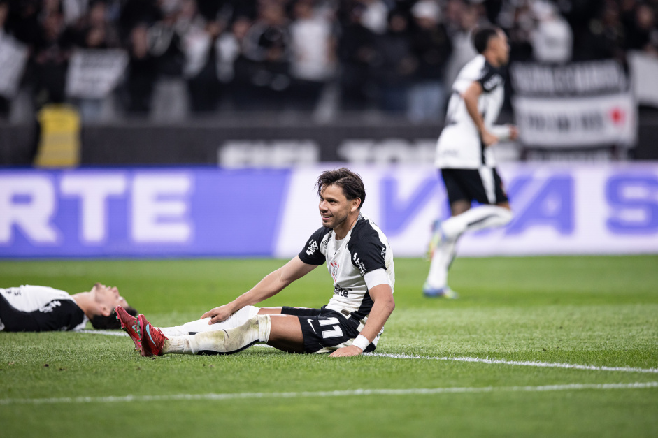 FIM DE JOGO! Corinthians desperdiça oportunidades e perde para o RB Bragantino em casa