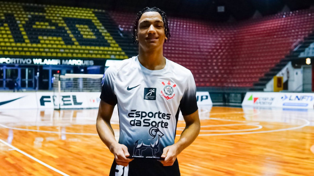 Maicon foi autor da virada do Timão sobre o Vélez Camaquã