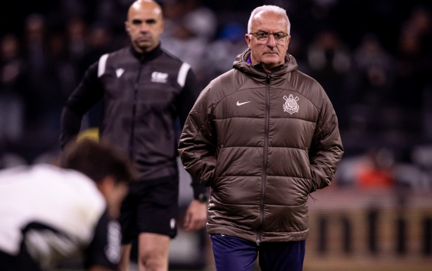Dorival J�nior elogiou o desempenho t�tico da equipe alvinegra e destacou a import�ncia da aplica��o dos jogadores durante o D�rbi desta quarta-feira