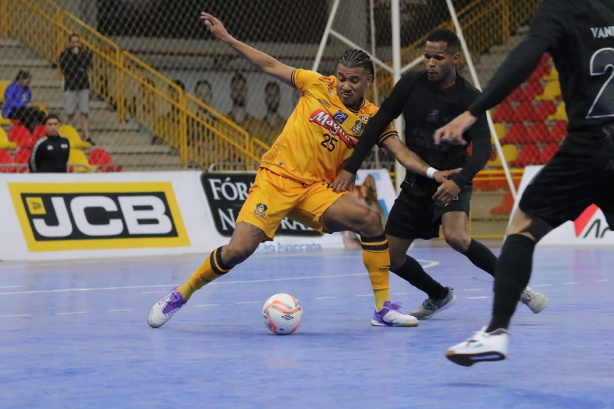 Corinthians é derrotado pelo Magnus em duelo pela LNF