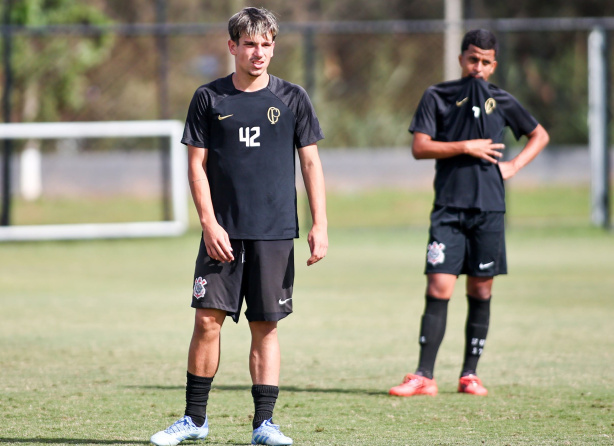 Lucca Caramico deve ser titular no confronto entre Corinthians e Santos pelo Brasileiro Sub-17