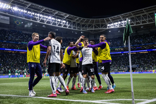 Corinthians vence e elimina o Palmeiras da Copa do Brasil
