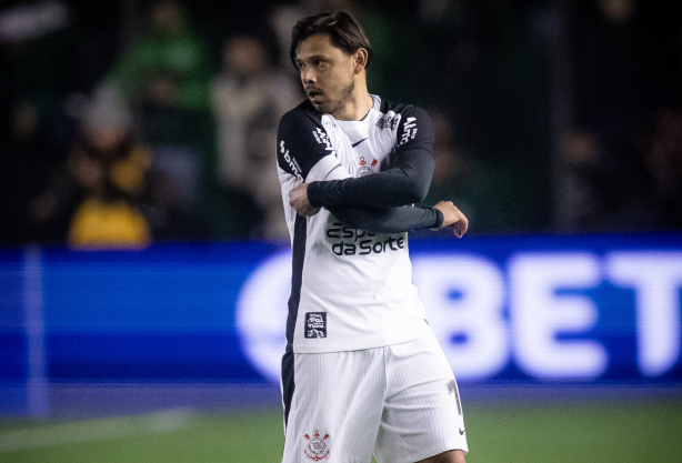 Ángel Romero foi expulso na derrota diante do Juventude