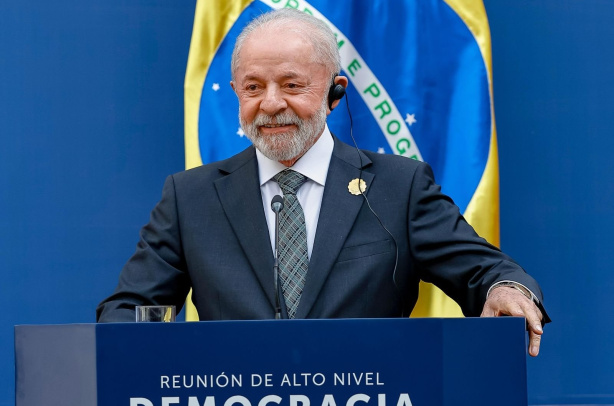 Presidente da República lamenta instabilidade política do Corinthians e cobra mudanças na equipe dentro de campo